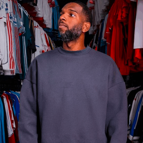 Image de l'article Ryan Babel vend sa collection de maillots aux enchères