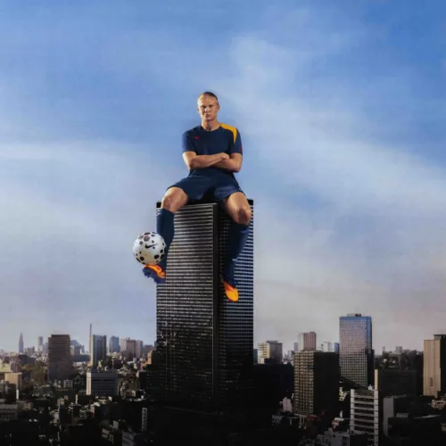 Image de l'article Haaland reçoit sa nouvelle paire signature, une Phantom 6 orange et bleue