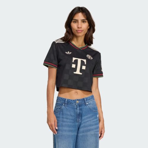 Image de l'article Quand adidas commercialise des crop top avec ses nouveaux maillots third !