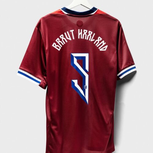 Image de l'article Pourquoi Erling Haaland va changer de nom sur son maillot en sélection ?