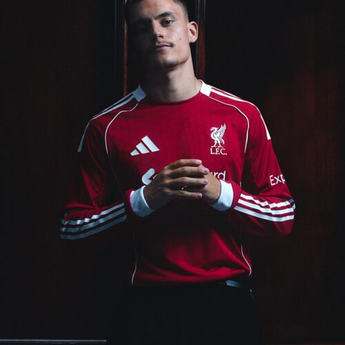 Image de l'article adidas dévoile enfin les nouveaux maillots 2025-2026 de Liverpool