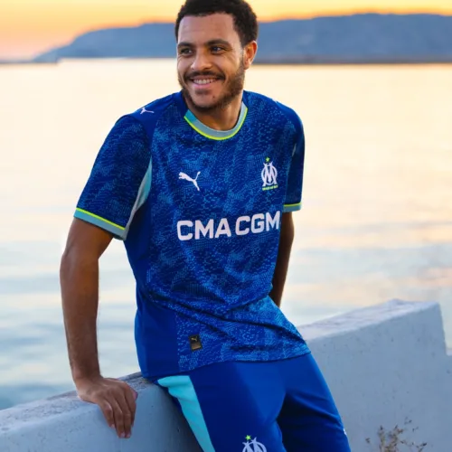 Image de l'article Le top 5 des plus beaux maillots de Ligue 1 2025-2026