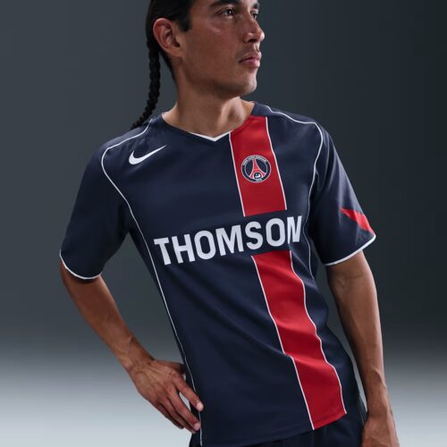 Image de l'article Nike réédite le maillot du PSG de 2004, époque Pauleta