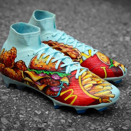 Image de l'article WTF ! Il personnalise ses crampons avec des hamburgers, frites, nuggets de McDonald's !