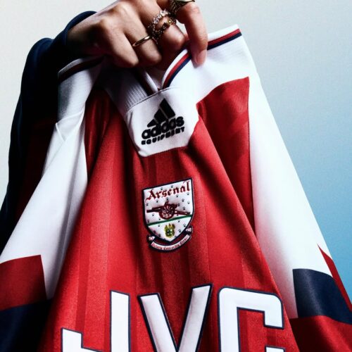 Image de l'article Arsenal et adidas relancent le maillot domicile de 1992–1994