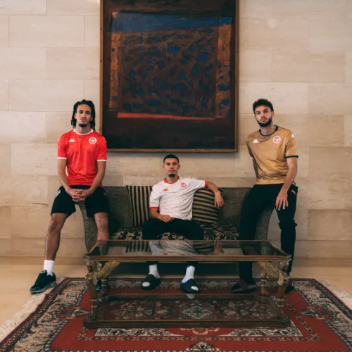 Image de l'article La Tunisie présente ses nouveaux maillots pour la CAN 2025 avec Kappa