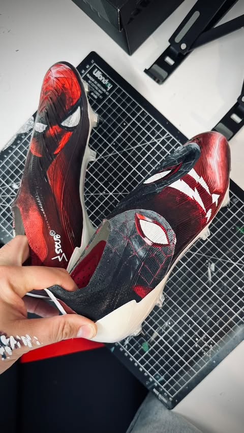 Ce joueur de Sunderland reçoit une paire custom' pour Halloween !