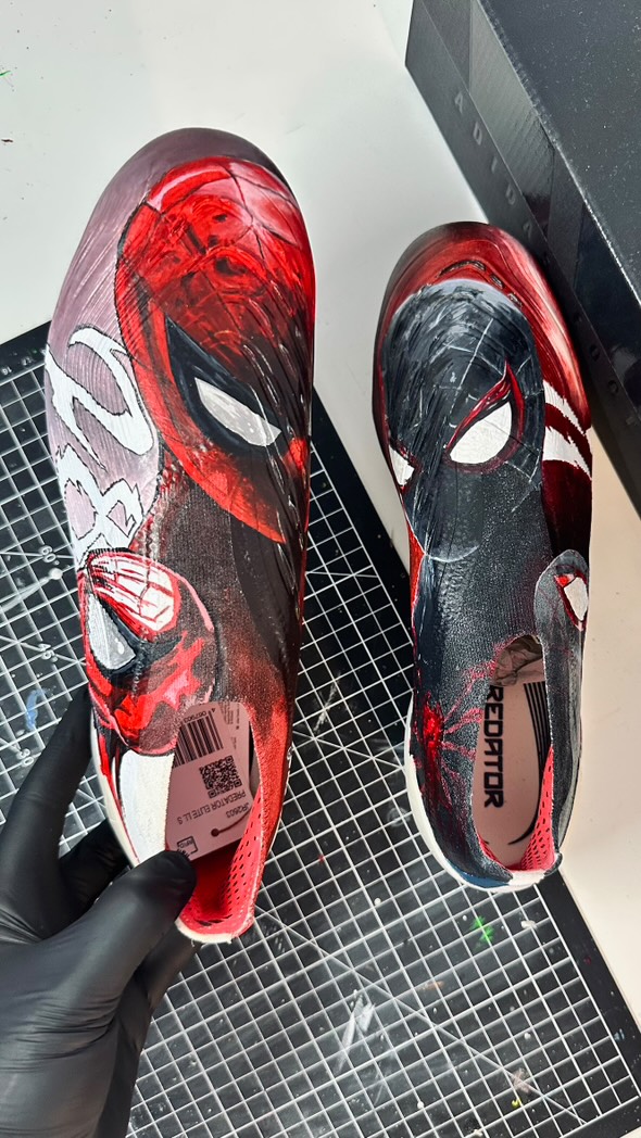 paire crampons customisee adidas predator enzo le fee joaquin soub art sunderland