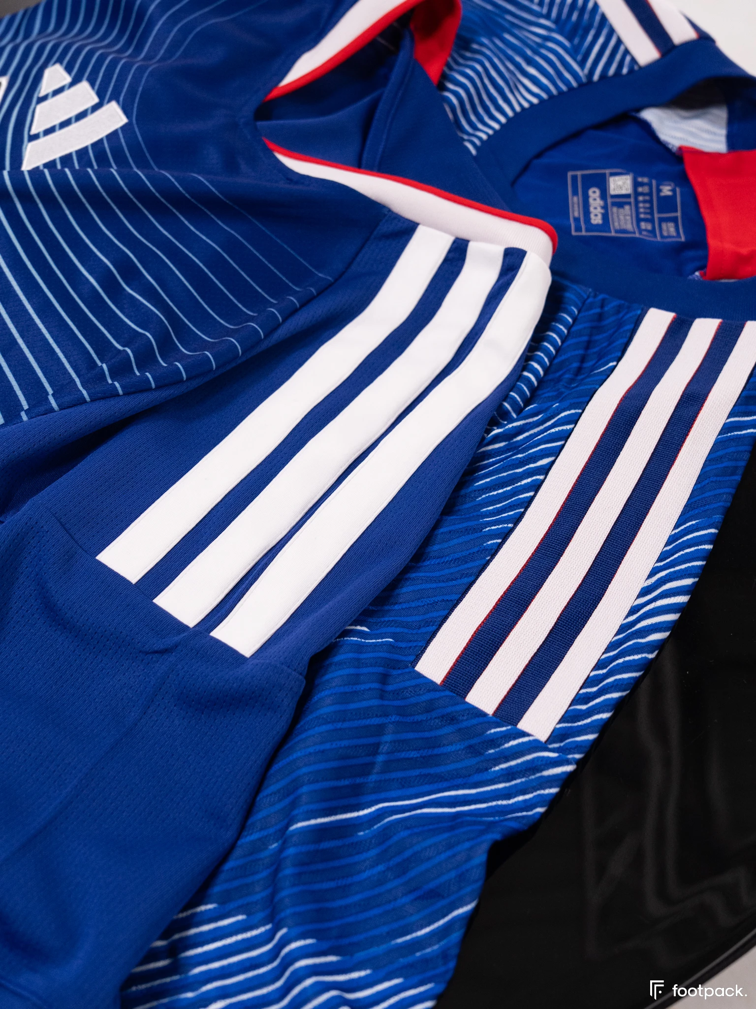 bandes adidas maillot coupe du monde 2026