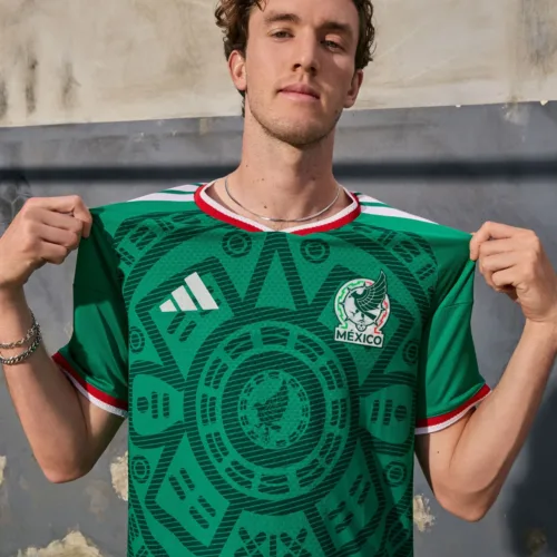 Image de l'article Le nouveau maillot du Mexique 2026 puise dans l’histoire maya et s'inspire de 1998