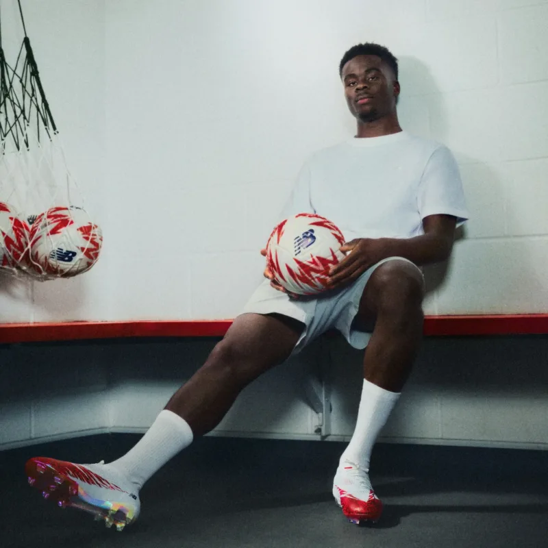 crampon bukayo saka new balance furon