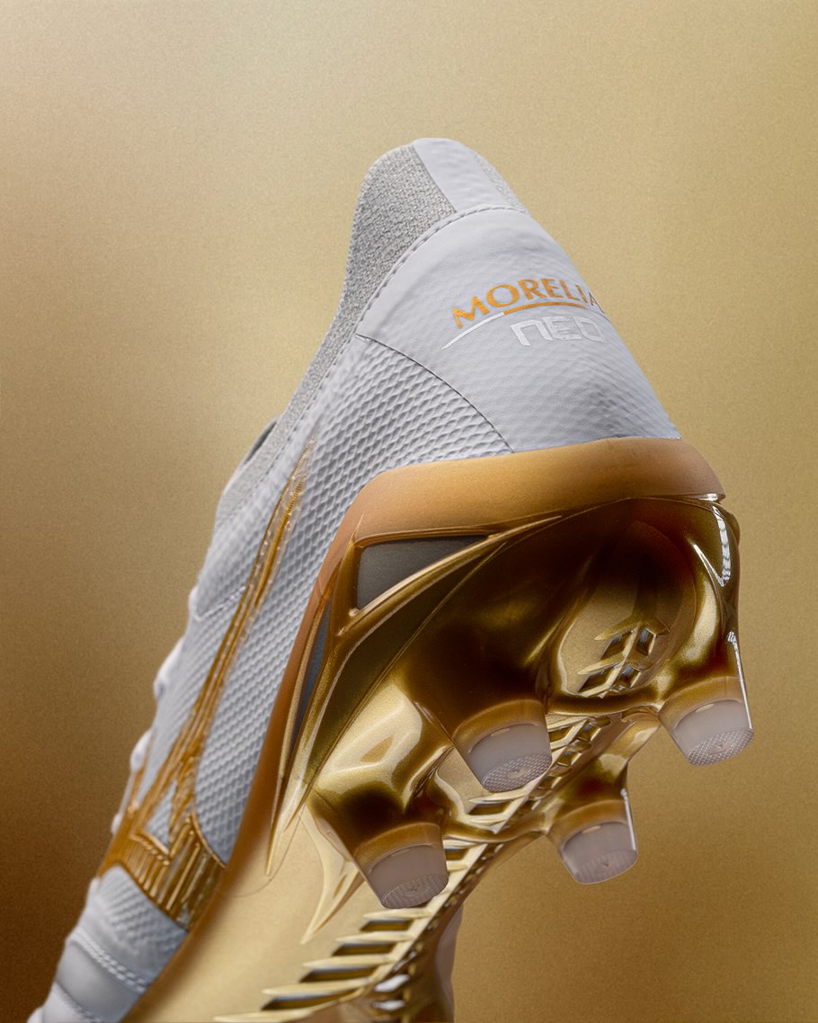 crampons mizuno bright gold