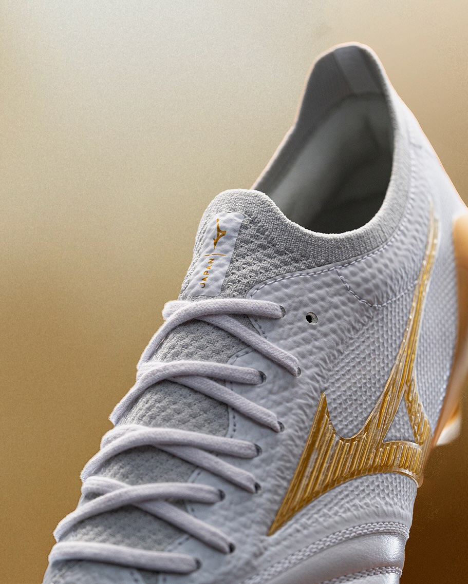 crampons mizuno bright gold