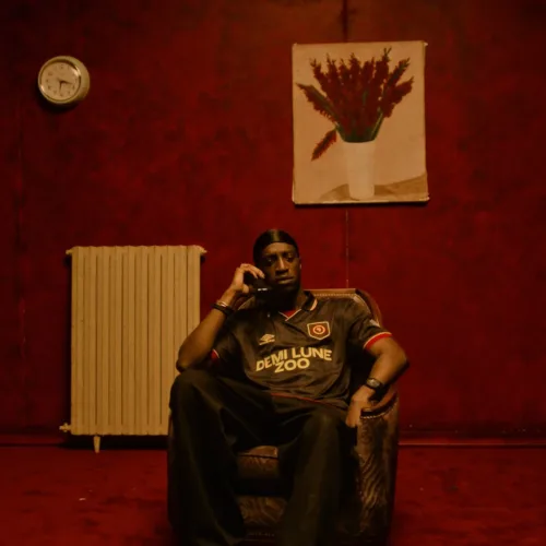 Image de l'article Umbro collabore avec Mafia K’1 Fry sur un maillot inspiré de Manchester United !