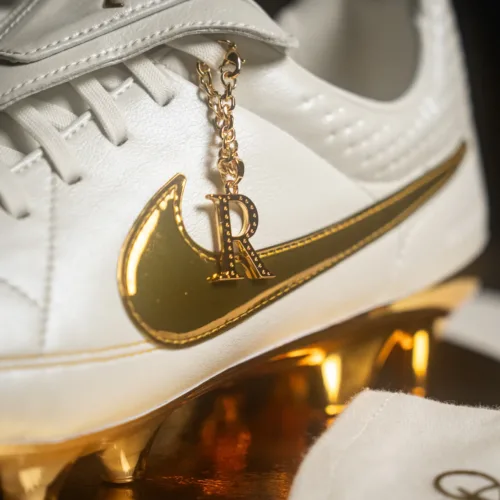 Image de l'article 20 ans après Ronaldinho, la Tiempo Touch of Gold revient en édition limitée