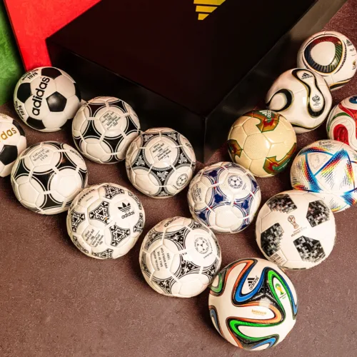Image de l'article Sold out en quelques minutes, le set adidas des ballons de la Coupe du Monde revient