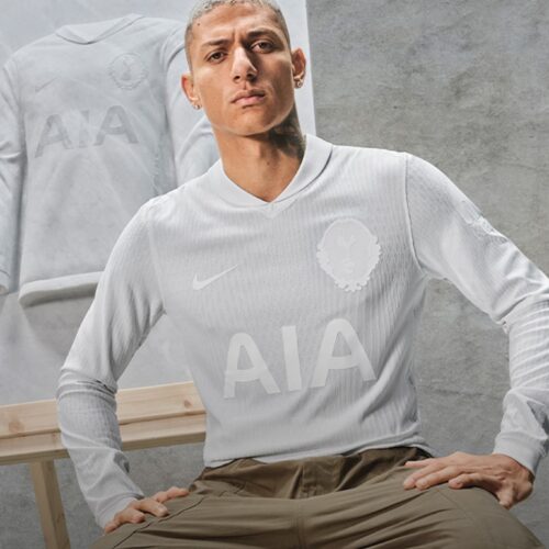 Image de l'article Un maillot entièrement blanc en hommage au tout premier trophée de Tottenham