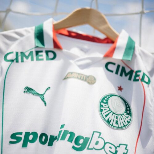 Image de l'article Pourquoi PUMA s'est inspiré de l'Italie pour les maillots 2026 du club brésilien de Palmeiras ?