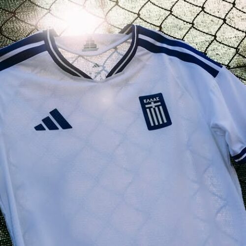 Image de l'article La Grèce dévoile son nouveau maillot domicile 2026 avec adidas