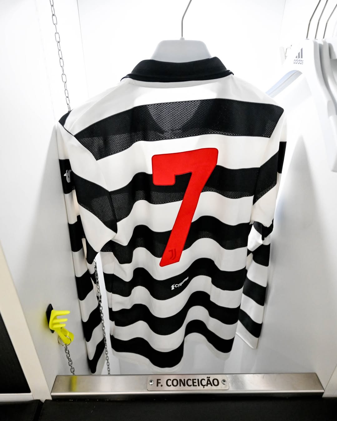 maillot juventus fourth 2025 2026 bandes horizontales