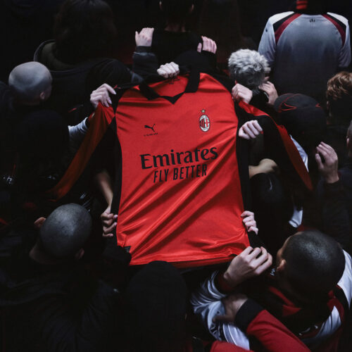Image de l'article PUMA et Slam Jam revisitent le 4ème maillot 2025-2026 de l’AC Milan