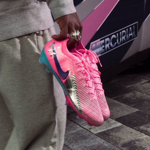Image de l'article Nike offre une nouvelle Mercurial signature à Vinicius