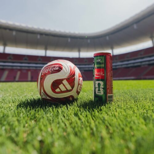 Image de l'article Quand le ballon de la Coupe du Monde devient un objet de communication pour Coca-Cola