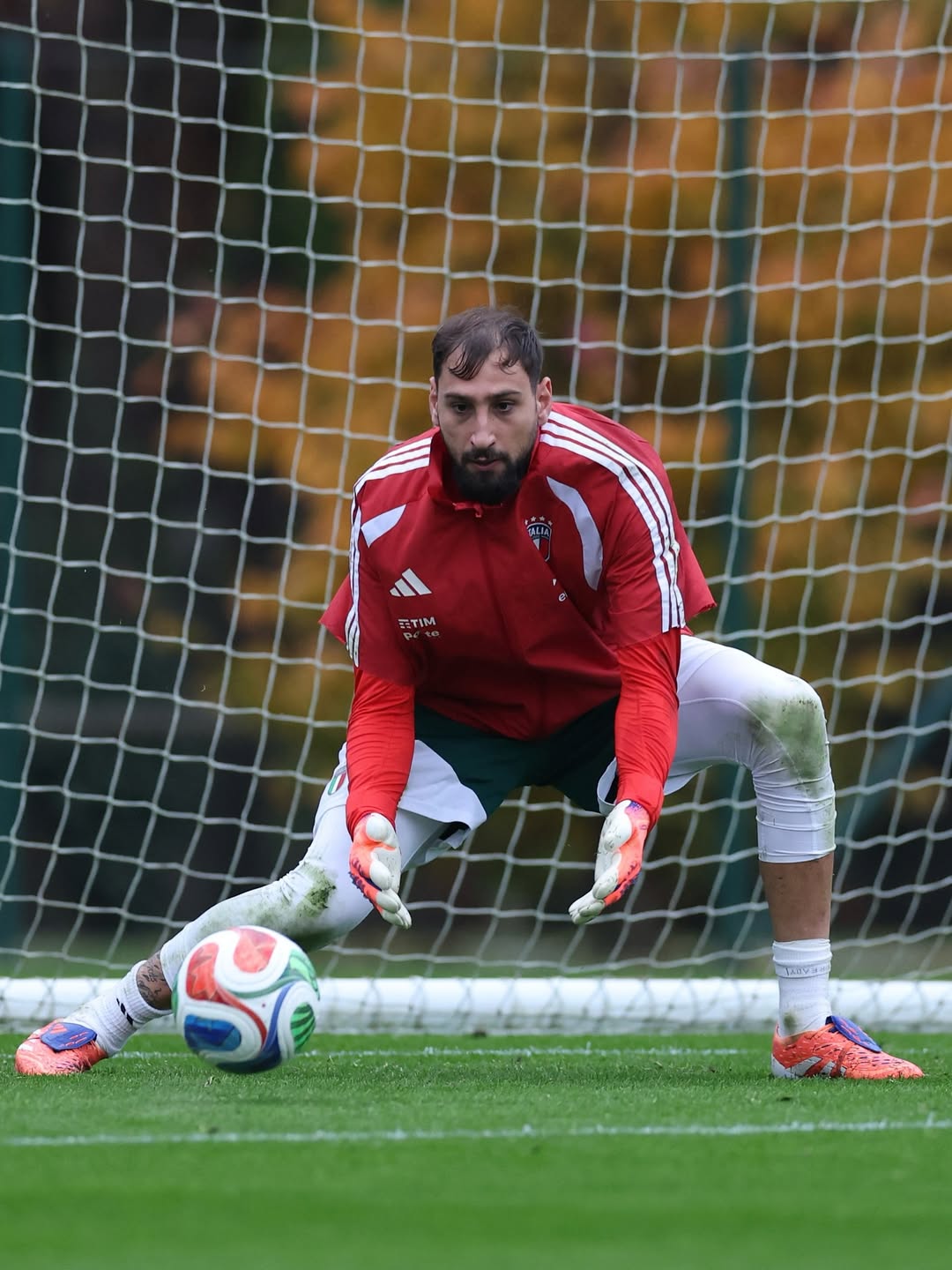 Pourquoi les gardiens coupent-ils les manches de leurs vestes ?