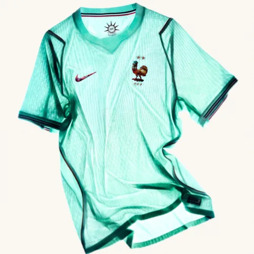 Image de l'article Pourquoi le maillot de l’équipe de France pour la Coupe du Monde 2026 est vert ?