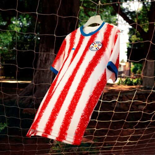 Image de l'article Le Paraguay et PUMA dévoilent le maillot pour la Coupe du Monde 2026.
