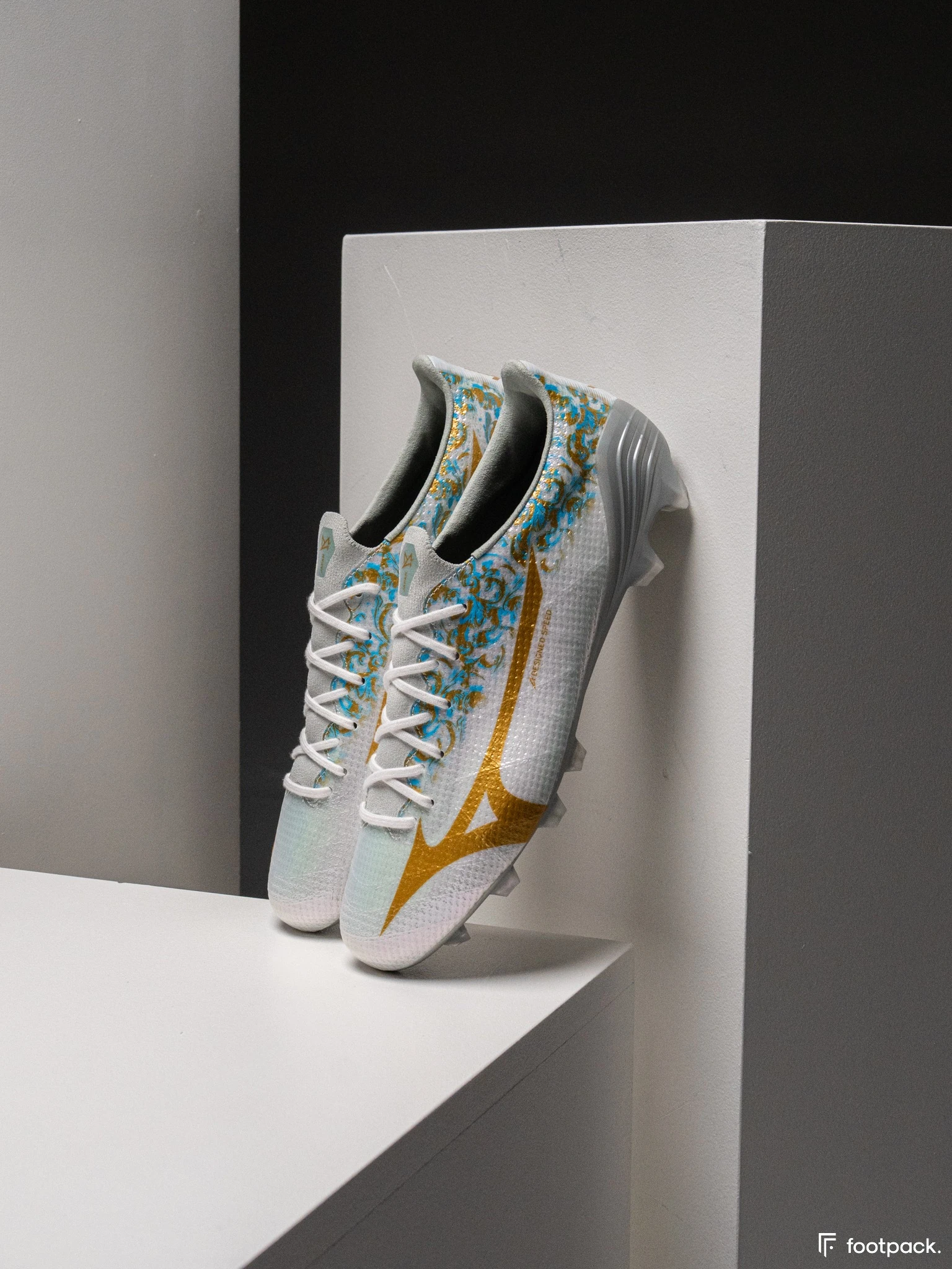 João Félix reçoit sa toute première paire signature !