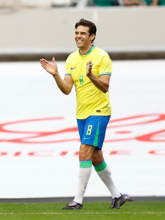 crampons-adidas-predator-kaka-2