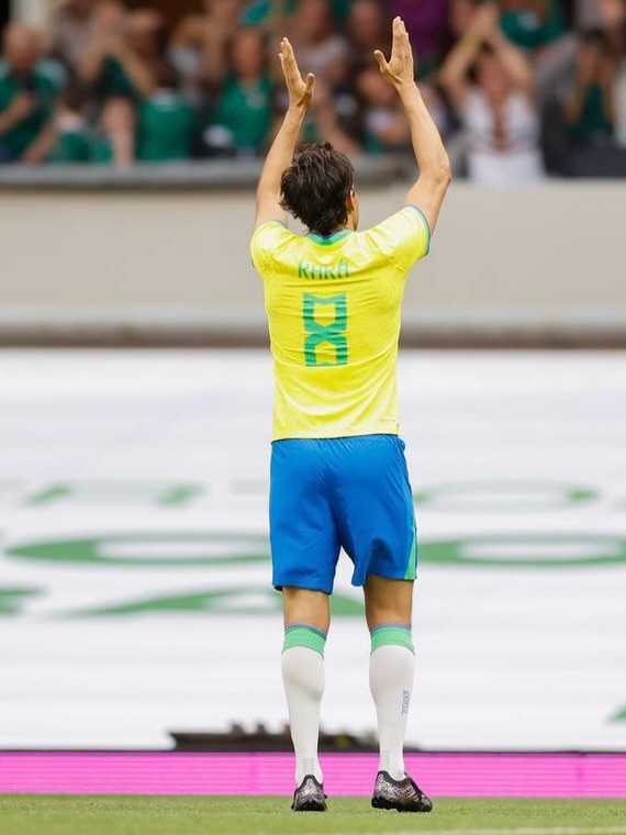 crampons-adidas-predator-kaka-2