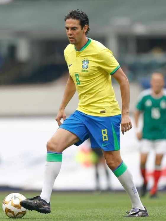 crampons-adidas-predator-kaka-2