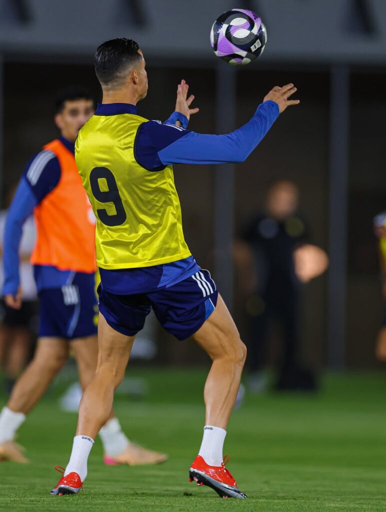 crampons-cristiano-ronaldo-mercurial-superfly-1-reedition-3