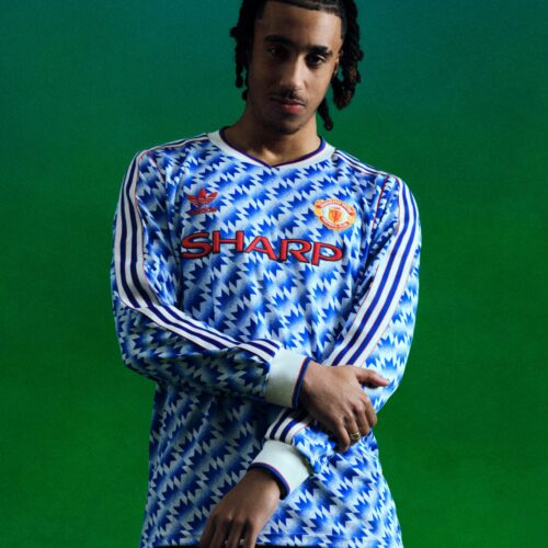 Image de l'article Manchester United : adidas réédite le maillot extérieur 1990-1992