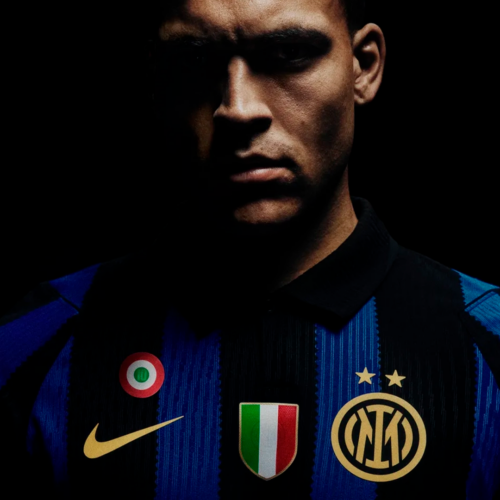 Image de l'article Nike revisite les bandes historiques sur le maillot domicile 2026-2027 de l’Inter