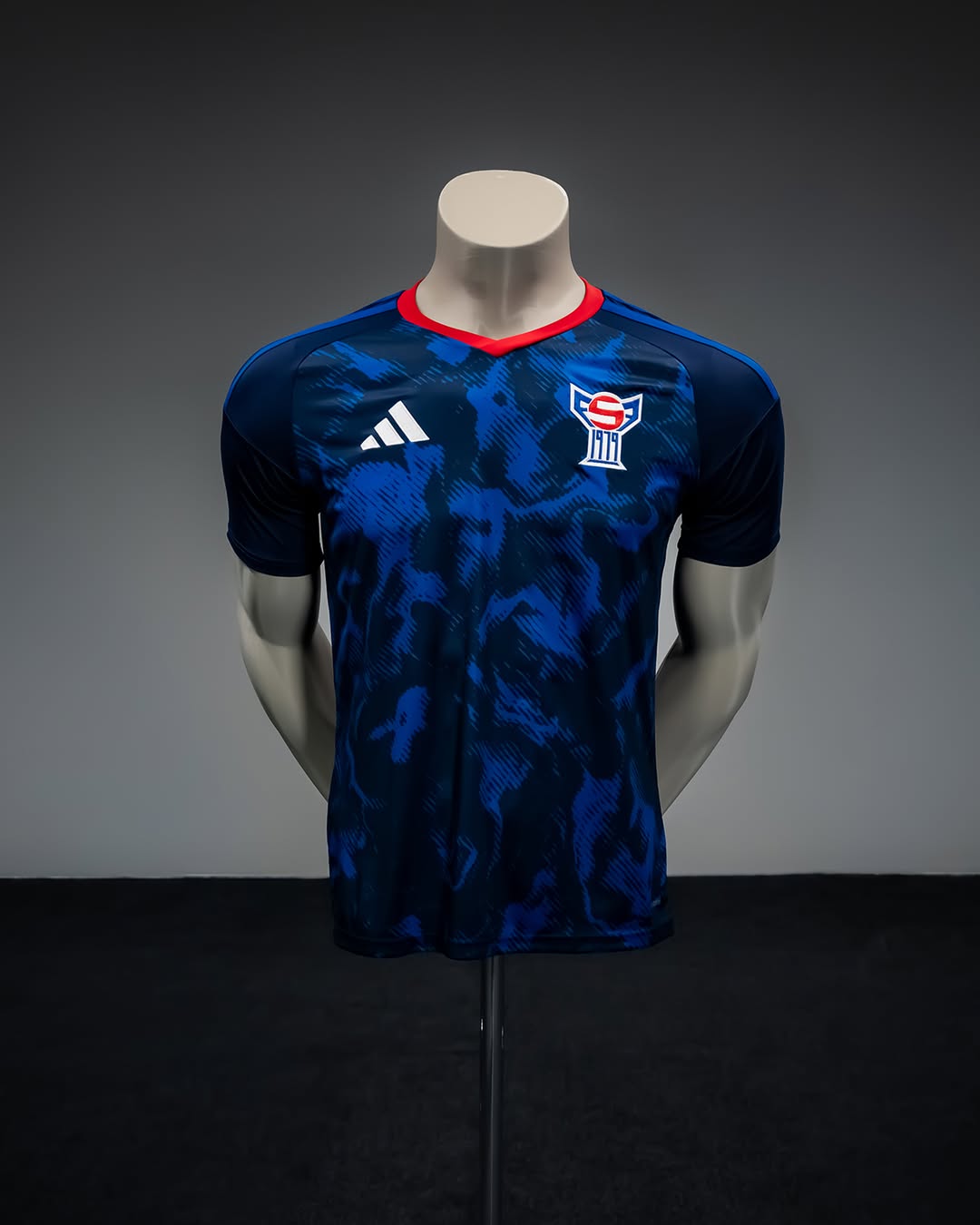 maillot iles feroe 2026 adidas uefa assistance kit
