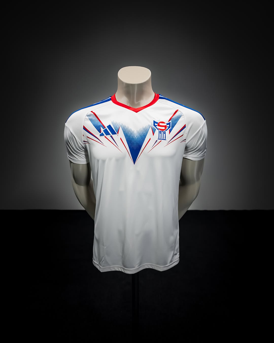 maillot iles feroe 2026 adidas uefa assistance kit