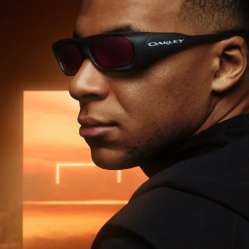 Image de l'article Oakley dévoile une paire signature avec Kylian Mbappé