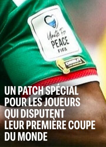 Image de l'article Pourquoi certains joueurs portent un patch « Debut » sur leur maillot pendant la Coupe du monde&nbsp;?
