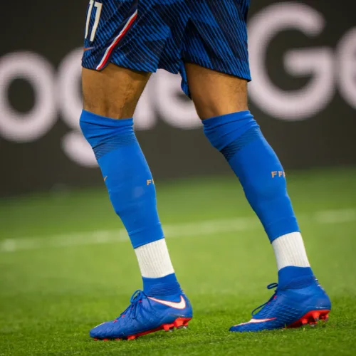 Image de l'article Michael Olise débarque avec sa propre Hypervenom pour la Coupe du Monde. Une paire totalement inédite