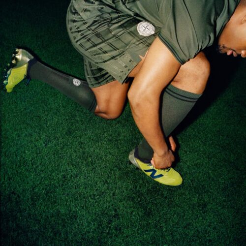 Image de l'article Stone Island et New Balance dévoilent une Furon qui change de couleur sur le terrain