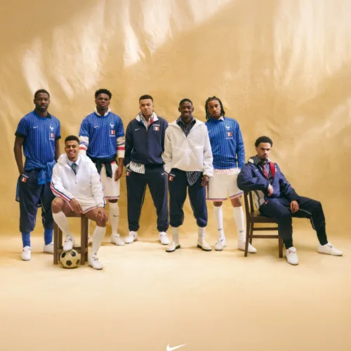 Image de l'article Jacquemus sur le maillot pré-match de l’équipe de France pour la Coupe du Monde 2026 (et sur une collection complète)&nbsp;!
