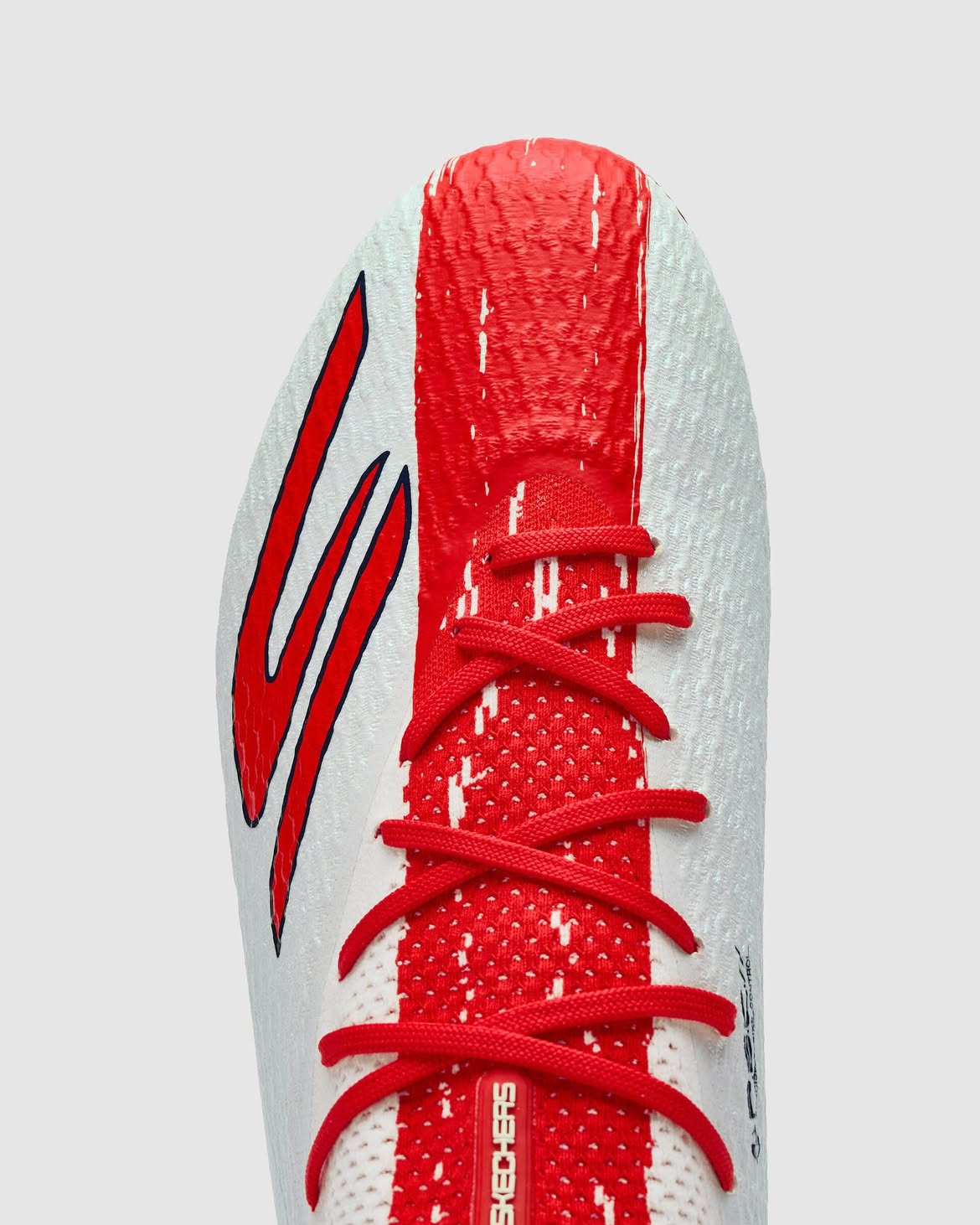 kane-crampons-skechers-england-3
