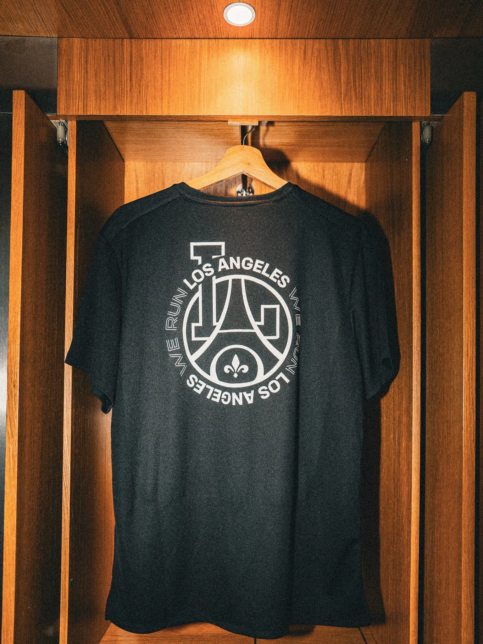 tee-shirt we run paris finisher nike psg