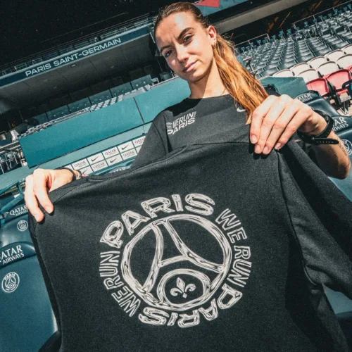 Image de l'article Le PSG transforme son maillot Night Edition en t-shirt de running