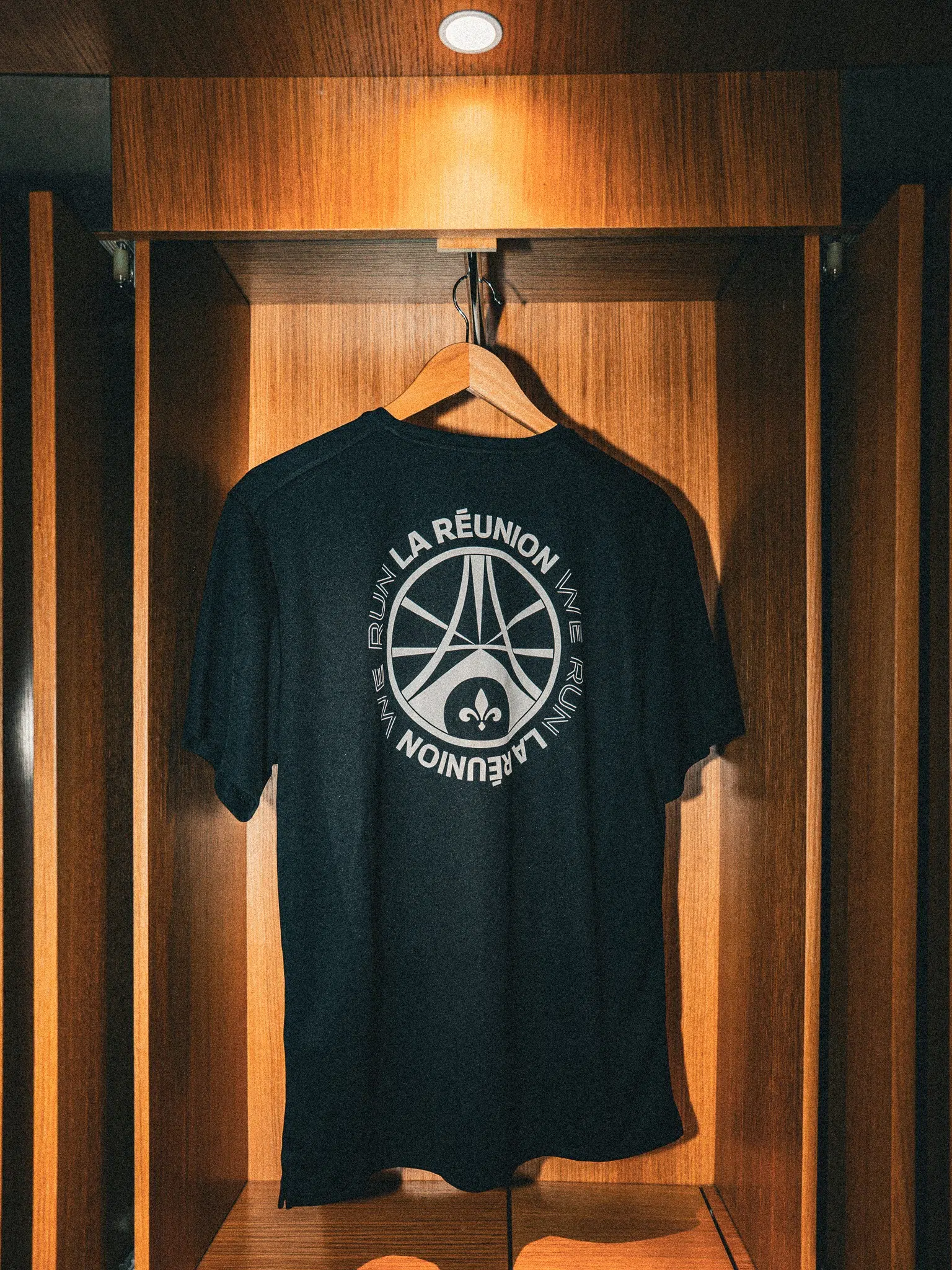 tee-shirt we run paris finisher nike psg