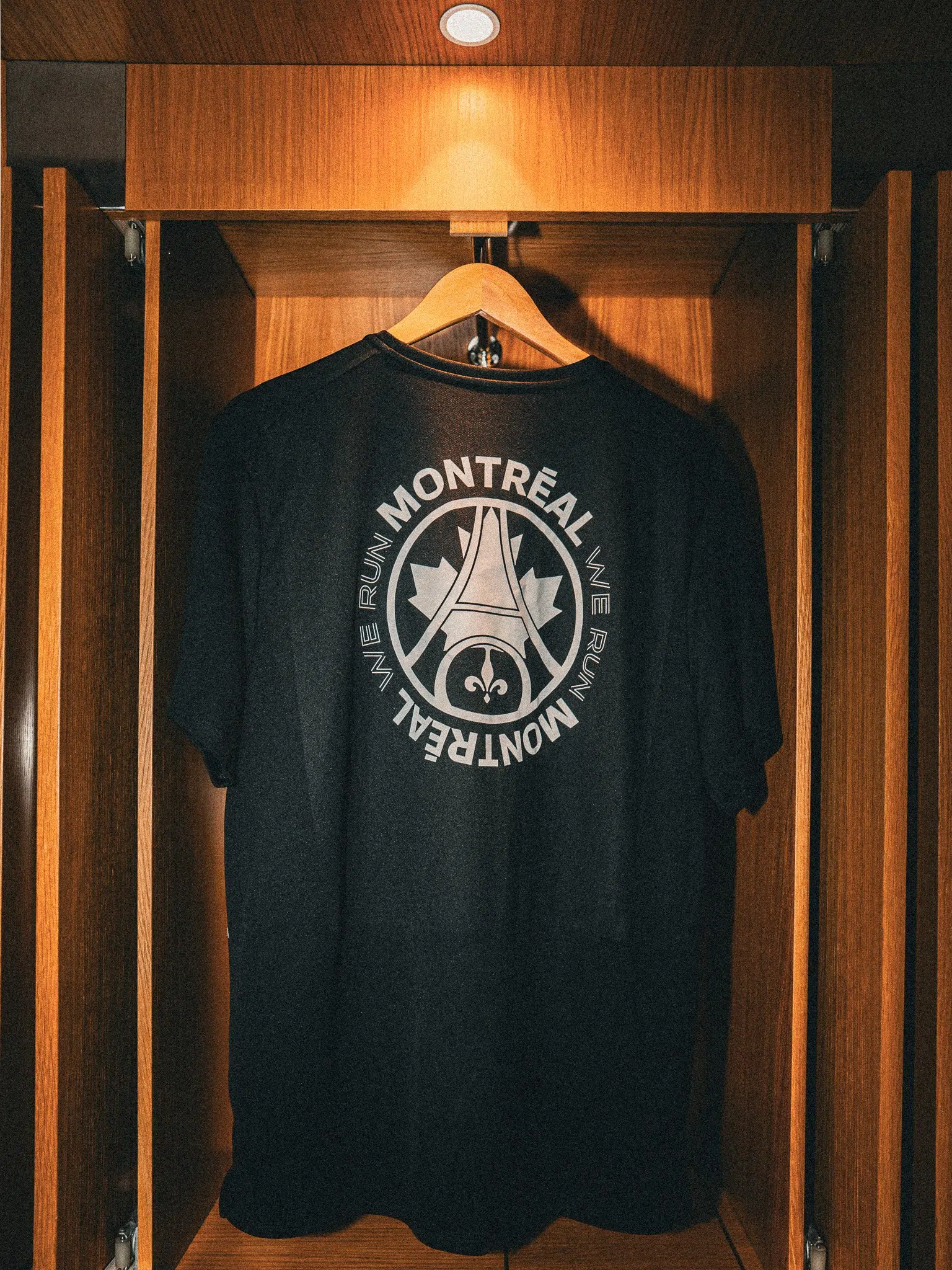 tee-shirt we run paris finisher nike psg
