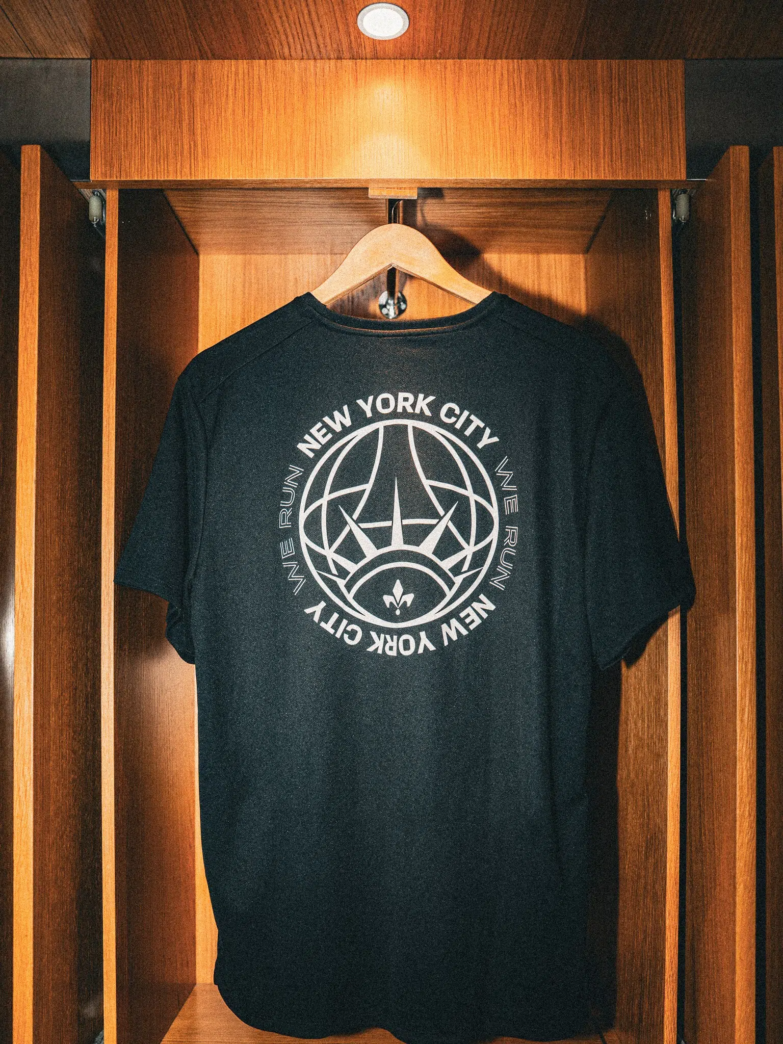 tee-shirt we run paris finisher nike psg
